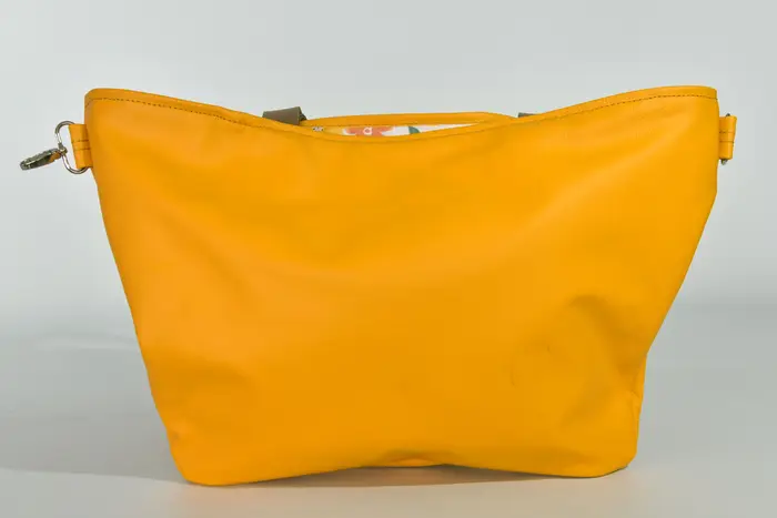Ledertasche, Sarah S aus Nappa-Wasserbüffelleder in gelb und Schultergurten aus Dickelder, Unikat, hergestellt auf La Palma, Kanarische Inseln, Spanien, Europa