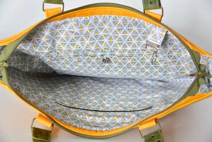 Ledertasche, Sarah Zip S aus Nappa-Wasserbüffelleder in gelb mit Schultergurten aus Dickleder, Unikat, hergestellt auf La Palma, Kanarische Inseln, Spanien, Europa