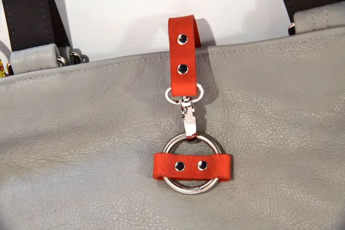 Ledertasche, Sarah S aus Anilin-Nappa-Rindsleder in grau und PullUp-Wasserbüffel-Blankleder in orange und Schultergurten aus Dickelder, Unikat, hergestellt auf La Palma, Kanarische Inseln, Spanien, Europa
