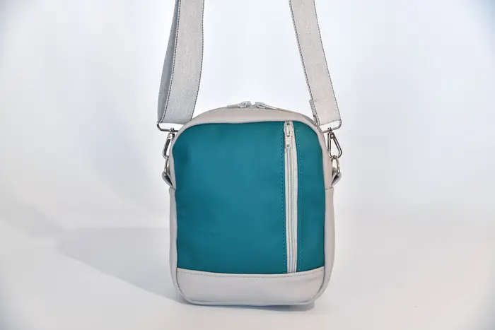 Ledertasche, Adrian flex M aus grauem, petrolfarbenem Nappa-Wasserbüffelleder, Unikat, hergestellt auf La Palma, Kanarische Inseln, Spanien, Europa