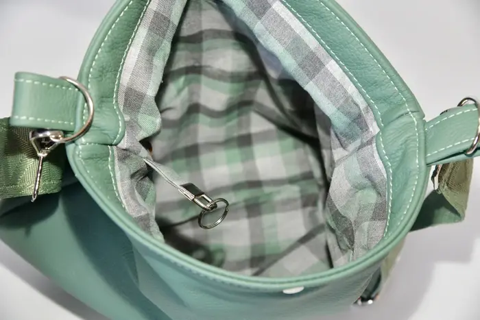 bolso de cuero, Iris M de vaca, suave y resistente, en verdigris, pieza única, fabricada en La Palma, Islas Canarias, España, Europa