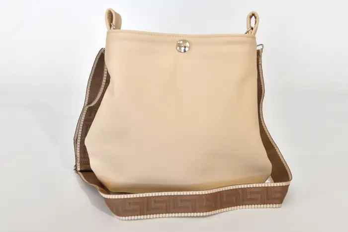 bolso de cuero, Iris S en vaca nappa de marfil claro, pieza única, fabricada en La Palma, Islas Canarias, España, Europa