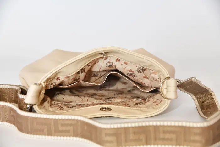 bolso de cuero, Iris S en vaca nappa de marfil claro, pieza única, fabricada en La Palma, Islas Canarias, España, Europa