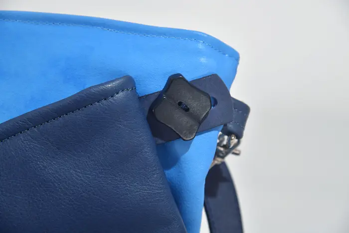 Ledertasche, Ben dia M aus vollnarbig pflanzlich softem Rindsleder und geschliffenem Nubuckleder in hellblau und blau, Unikat, hergestellt auf La Palma, Kanarische Inseln, Spanien, Europa