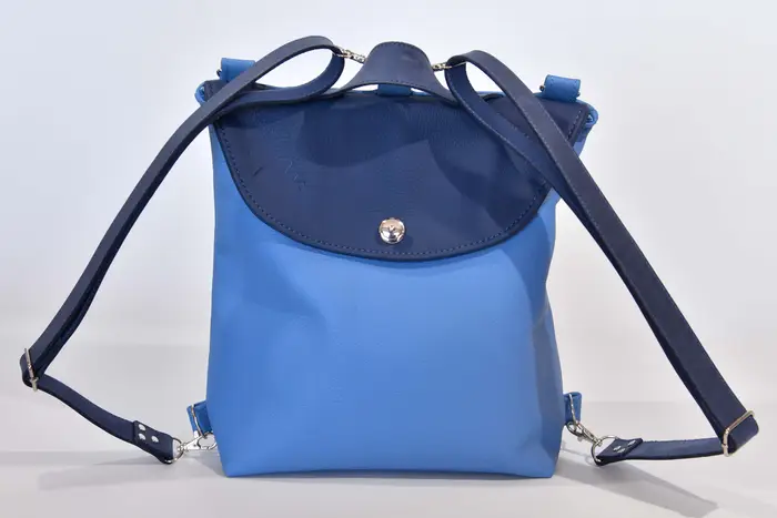 Ledertasche, Ainoha M aus hellblauem Anilin-Nappaleder und kräftig weichem, kobalblauem Rindsleder, Unikat, hergestellt auf La Palma, Kanarische Inseln, Spanien, Europa