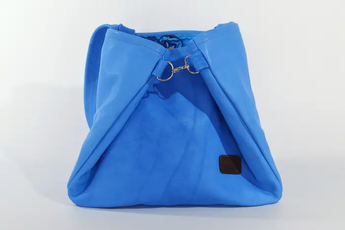 Ledertasche, Sarah S aus vollnarbig pflanzlich softem Rindsleder in hellblau, Unikat, hergestellt auf La Palma, Kanarische Inseln, Spanien, Europa