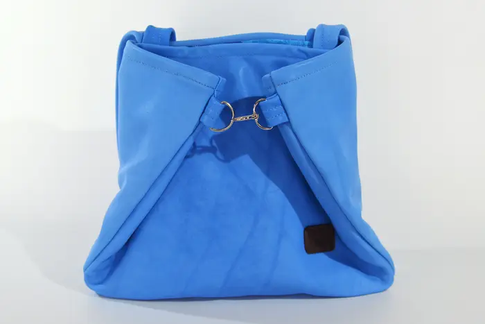 Ledertasche, Sarah S aus vollnarbig pflanzlich softem Rindsleder in hellblau, Unikat, hergestellt auf La Palma, Kanarische Inseln, Spanien, Europa
