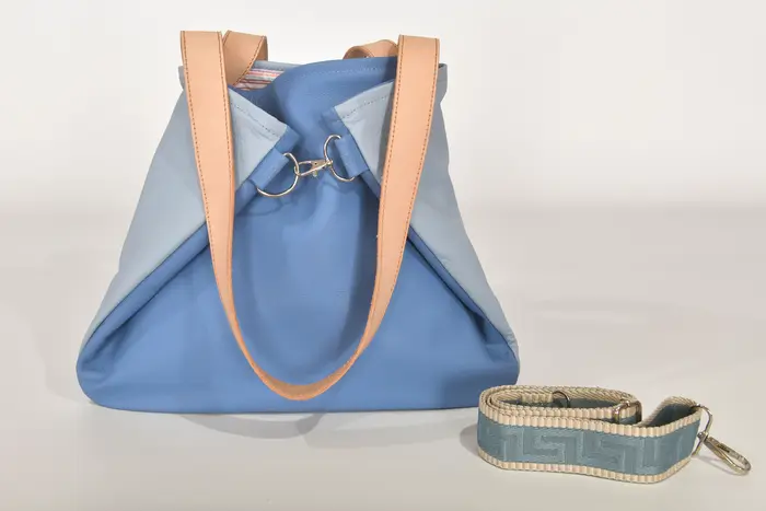 Ledertasche, Sarah S aus hellblauem Anilin-Nappa-Rindsleder und Nappa-Wasserbüffelleder und Schultergurten aus Dickelder, Unikat, hergestellt auf La Palma, Kanarische Inseln, Spanien, Europa