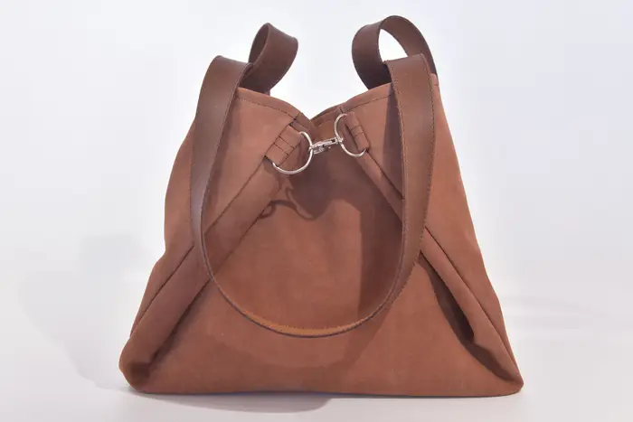 Ledertasche, Sarah S aus geschliffenem Nubuk-Rindsleder in hellbraun und Schultergurten aus Dickelder, Unikat, hergestellt auf La Palma, Kanarische Inseln, Spanien, Europa