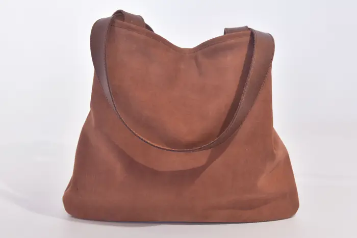 Ledertasche, Sarah S aus geschliffenem Nubuk-Rindsleder in hellbraun und Schultergurten aus Dickelder, Unikat, hergestellt auf La Palma, Kanarische Inseln, Spanien, Europa