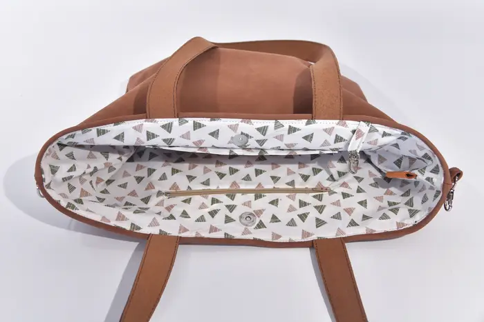 Ledertasche, Sarah S aus geschliffenem Nubuk-Rindsleder in hellbraun und Schultergurten aus Dickelder, Unikat, hergestellt auf La Palma, Kanarische Inseln, Spanien, Europa
