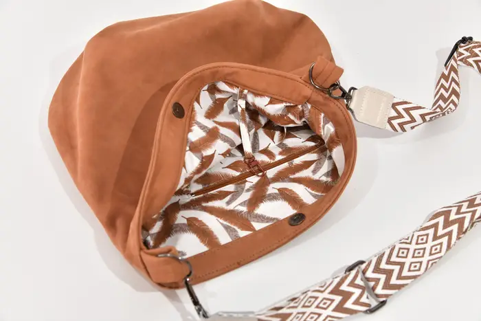 bolso de cuero, Iris L de nubuck de vaca marrón claro lijado, pieza única, fabricada en La Palma, Islas Canarias, España, Europa
