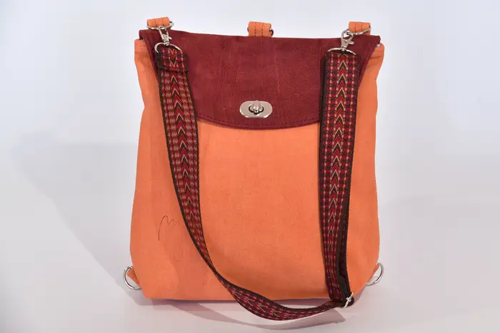 Ledertasche, Ainoha M aus geschliffenem Nubuk-Wasserbüffelleder in hellorange und bordeaux, Unikat, hergestellt auf La Palma, Kanarische Inseln, Spanien, Europa