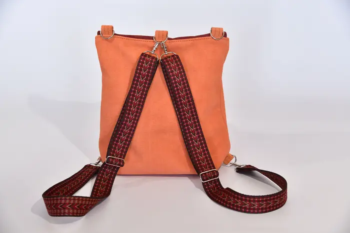 Ledertasche, Ainoha M aus geschliffenem Nubuk-Wasserbüffelleder in hellorange und bordeaux, Unikat, hergestellt auf La Palma, Kanarische Inseln, Spanien, Europa