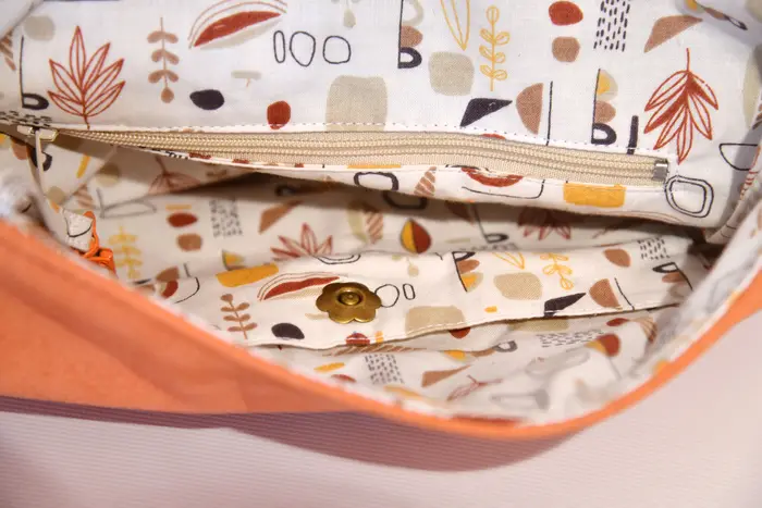 Ledertasche, Ainoha M aus geschliffenem Nubuk-Wasserbüffelleder in hellorange und bordeaux, Unikat, hergestellt auf La Palma, Kanarische Inseln, Spanien, Europa
