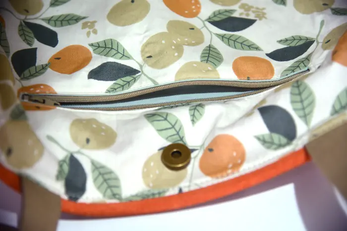Ledertasche, Sarah S aus hellorangefarbenem, geschliffenem Nubuk-Wasserbüffelleder, Unikat, hergestellt auf La Palma, Kanarische Inseln, Spanien, Europa