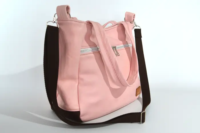 Ledertasche, Lena M aus vollnarbig, pflanzlich softem Rindsleder in hellrosa und bordeaux, Unikat, hergestellt auf La Palma, Kanarische Inseln, Spanien, Europa