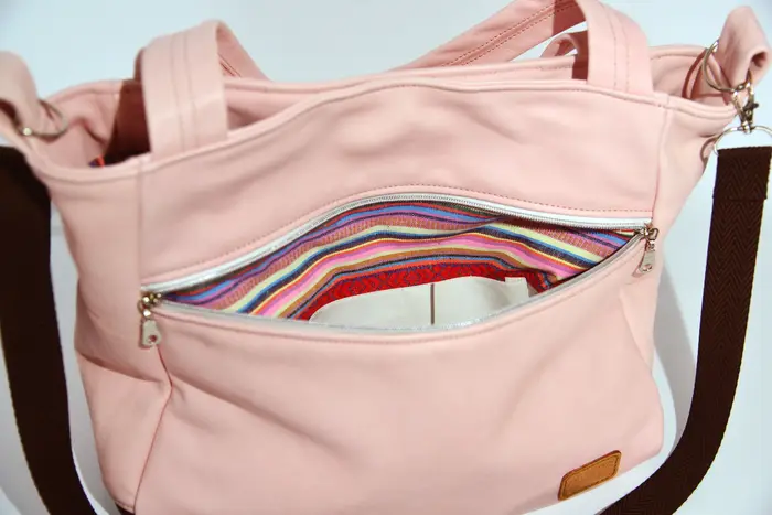 Ledertasche, Lena M aus vollnarbig, pflanzlich softem Rindsleder in hellrosa und bordeaux, Unikat, hergestellt auf La Palma, Kanarische Inseln, Spanien, Europa