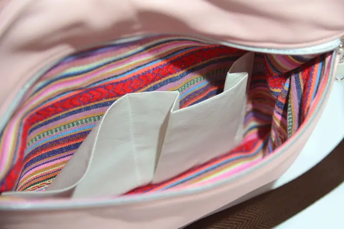 Ledertasche, Lena M aus vollnarbig, pflanzlich softem Rindsleder in hellrosa und bordeaux, Unikat, hergestellt auf La Palma, Kanarische Inseln, Spanien, Europa