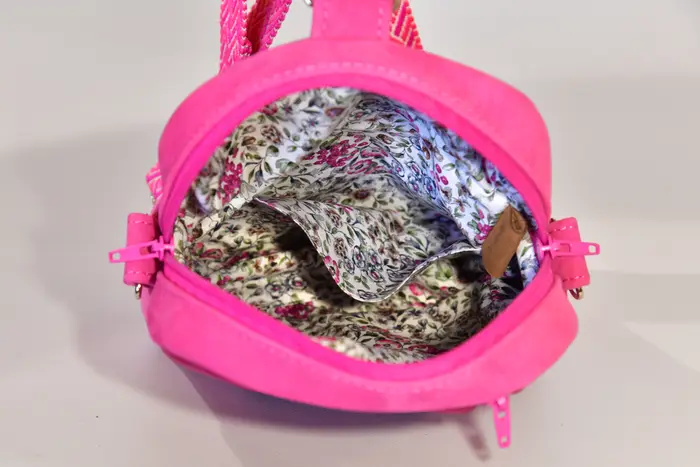 Ledertasche, Adrian flex M aus geschliffenem Nubuk-Wasserbüffelleder in himbeer hell und himbeer dunkel, Unikat, hergestellt auf La Palma, Kanarische Inseln, Spanien, Europa