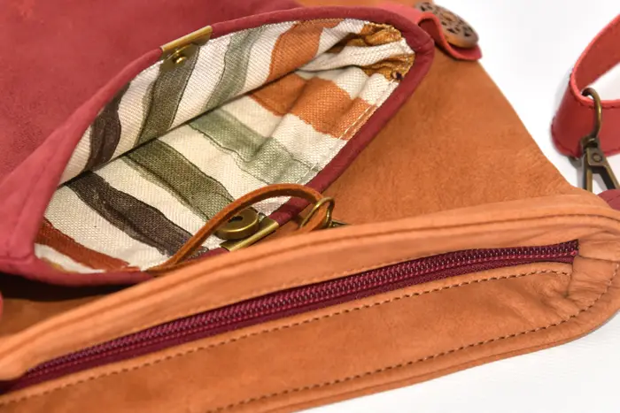 Ledertasche, Ben dia M aus geschliffenem Wasserbüffel-Nubuckleder in kupferbraun und bordeaux, Unikat, hergestellt auf La Palma, Kanarische Inseln, Spanien, Europa