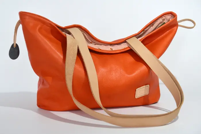 Ledertasche, Sarah S aus lachsfarbenem Anilin-Nappaleder aus Rindsleder, Unikat, hergestellt auf La Palma, Kanarische Inseln, Spanien, Europa
