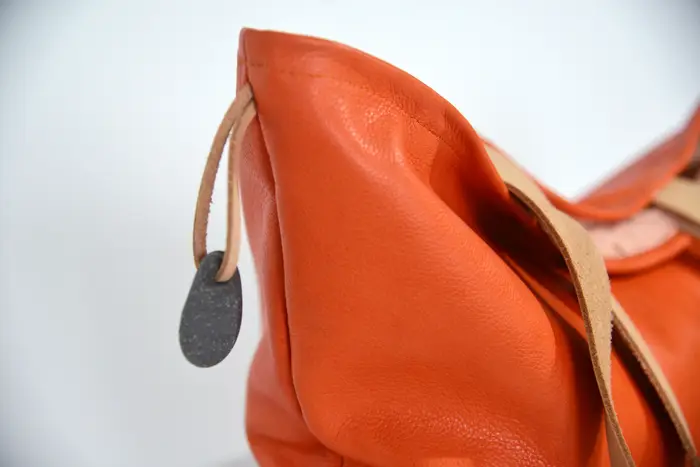 Ledertasche, Sarah S aus lachsfarbenem Anilin-Nappaleder aus Rindsleder, Unikat, hergestellt auf La Palma, Kanarische Inseln, Spanien, Europa