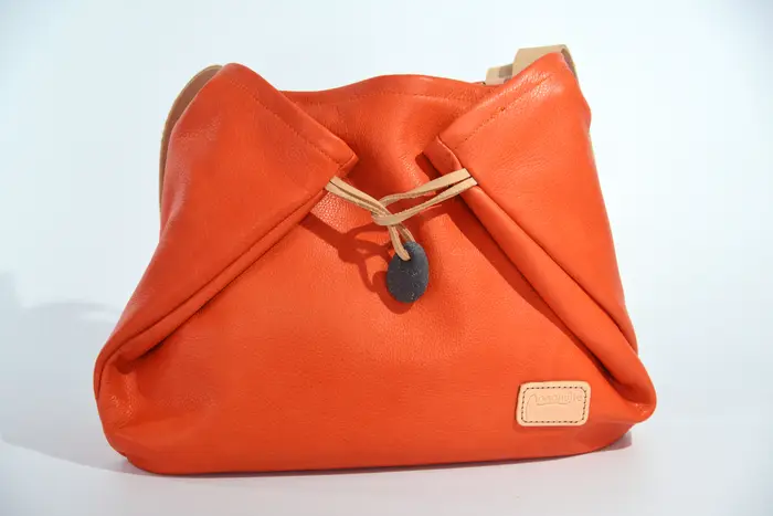 Ledertasche, Sarah S aus lachsfarbenem Anilin-Nappaleder aus Rindsleder, Unikat, hergestellt auf La Palma, Kanarische Inseln, Spanien, Europa