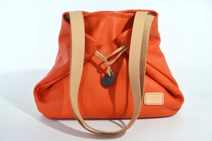 Ledertasche, Sarah S aus lachsfarbenem Anilin-Nappaleder aus Rindsleder, Unikat, hergestellt auf La Palma, Kanarische Inseln, Spanien, Europa