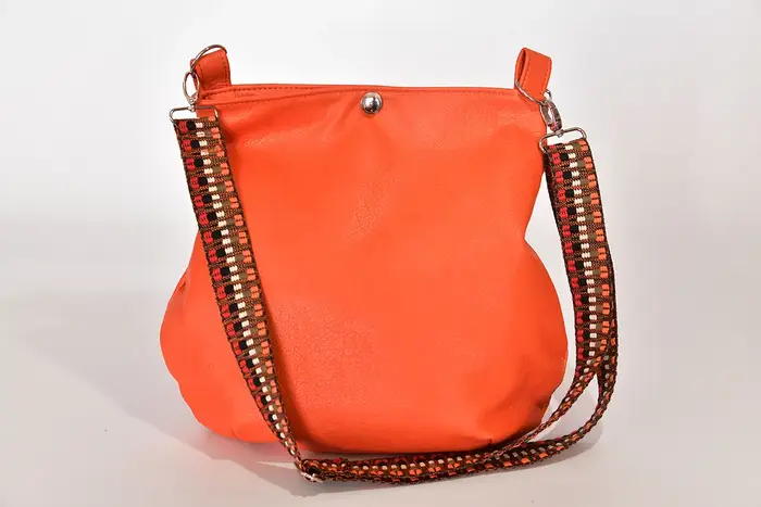 bolso de cuero, Iris M de vaca napa anilina color salmon, pieza única, fabricada en La Palma, Islas Canarias, España, Europa
