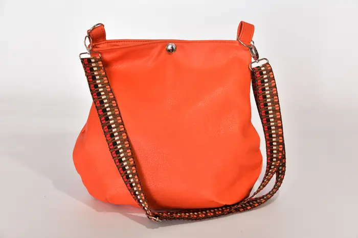 bolso de cuero, Iris M de vaca napa anilina color salmon, pieza única, fabricada en La Palma, Islas Canarias, España, Europa