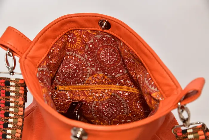bolso de cuero, Iris M de vaca napa anilina color salmon, pieza única, fabricada en La Palma, Islas Canarias, España, Europa