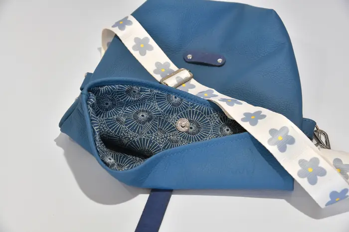Ledertasche, Sam M aus kräftig weichem Rindsleder in lagune, Unikat, hergestellt auf La Palma, Kanarische Inseln, Spanien, Europa