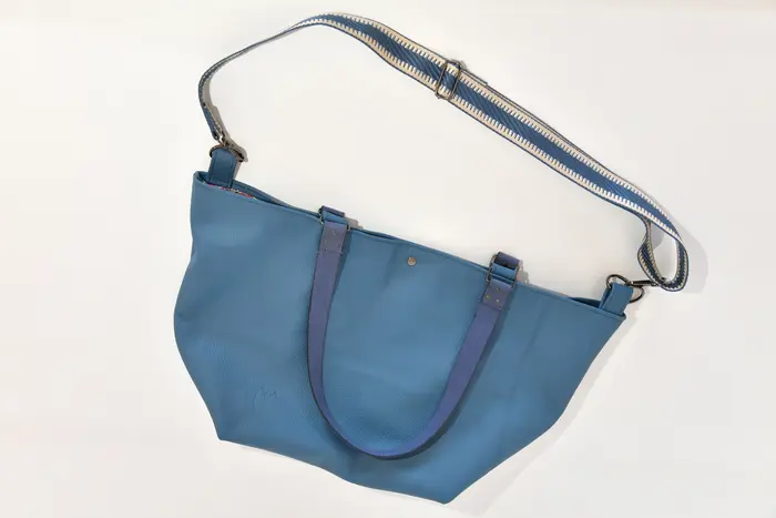 Ledertasche, Sarah playa L aus kräftigem, weichem Rindsleder in lagune, Unikat, hergestellt auf La Palma, Kanarische Inseln, Spanien, Europa