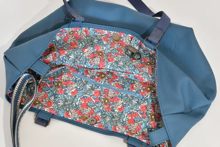 Ledertasche, Sarah playa L aus kräftigem, weichem Rindsleder in lagune, Unikat, hergestellt auf La Palma, Kanarische Inseln, Spanien, Europa