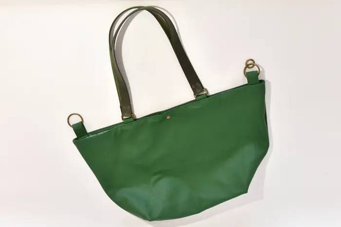 bolso de cuero, Sarah playa L de cuero napa de vaca en verde follaje, pieza única, fabricada en La Palma, Islas Canarias, España, Europa