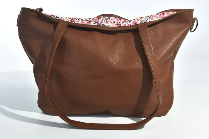 Ledertasche, Sarah S aus Anilin-Nappa-Wasserbüffelleder in lehmbraun, Unikat, hergestellt auf La Palma, Kanarische Inseln, Spanien, Europa