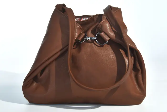 Ledertasche, Sarah S aus Anilin-Nappa-Wasserbüffelleder in lehmbraun, Unikat, hergestellt auf La Palma, Kanarische Inseln, Spanien, Europa
