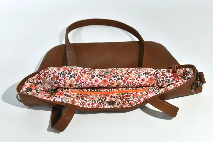 Ledertasche, Sarah S aus Anilin-Nappa-Wasserbüffelleder in lehmbraun, Unikat, hergestellt auf La Palma, Kanarische Inseln, Spanien, Europa
