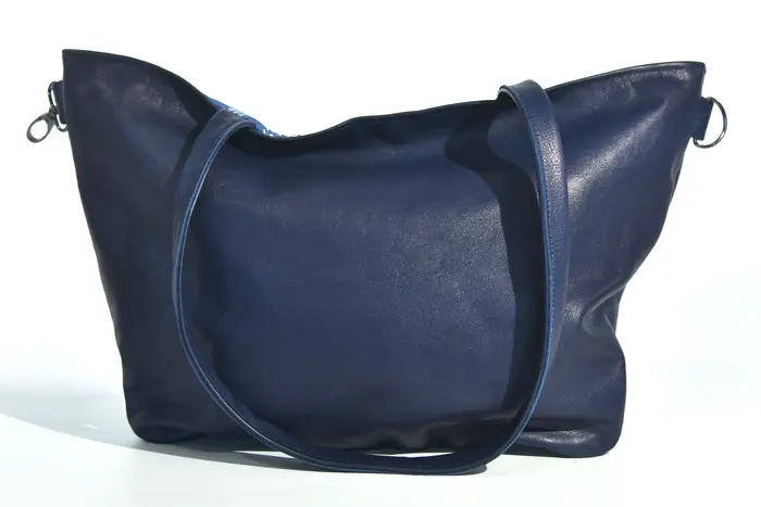 Ledertasche, Sarah S aus vollnarbigem, pflanzlich softem Rindsleder, Unikat, hergestellt auf La Palma, Kanarische Inseln, Spanien, Europa