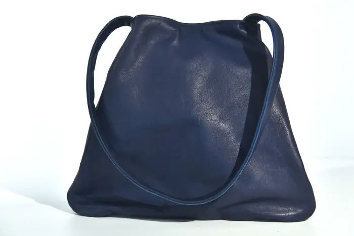 Ledertasche, Sarah S aus vollnarbigem, pflanzlich softem Rindsleder, Unikat, hergestellt auf La Palma, Kanarische Inseln, Spanien, Europa