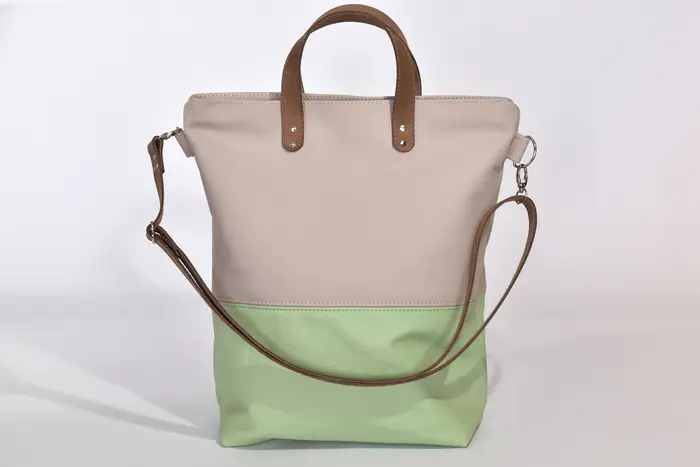 Ledertasche, Mira M aus kräftig weichem, mintfarbenem Rindsleder und grauem Nappa-Wasserbüffelleder, Unikat, hergestellt auf La Palma, Kanarische Inseln, Spanien, Europa