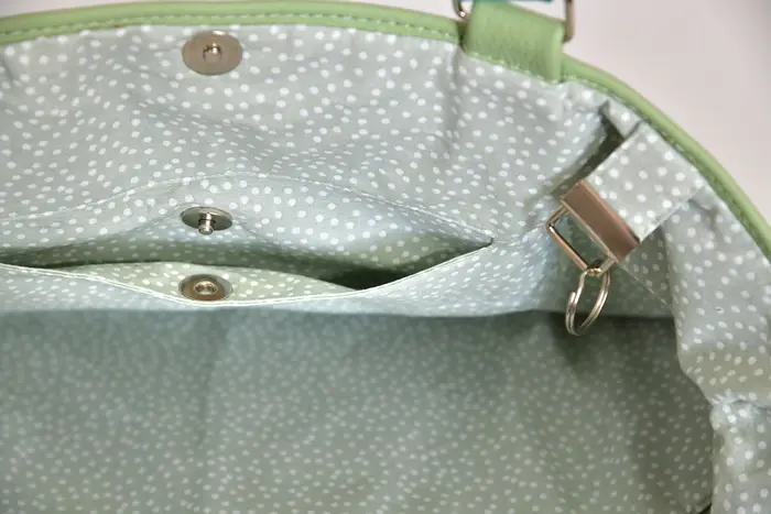 Ledertasche, Sarah S aus kräftig weichem Rindsleder in mint und Schultergurten aus Dickelder, Unikat, hergestellt auf La Palma, Kanarische Inseln, Spanien, Europa