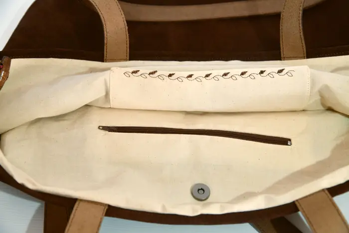 Ledertasche, Sarah M aus geschliffenem Nubuk-Wasserbüffelleder in mittelbraun und Schultergurten aus Dickelder, Unikat, hergestellt auf La Palma, Kanarische Inseln, Spanien, Europa