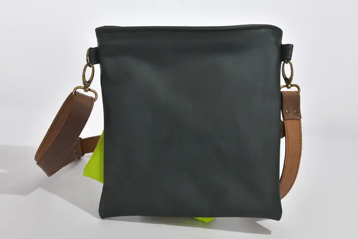 Ledertasche, Ben dia M aus neongrünem Nappa-Wasserbüffelleder und dunkelgrünem Nappaleder, Unikat, hergestellt auf La Palma, Kanarische Inseln, Spanien, Europa