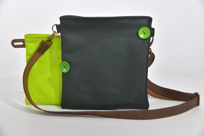 Ledertasche, Ben dia M aus neongrünem Nappa-Wasserbüffelleder und dunkelgrünem Nappaleder, Unikat, hergestellt auf La Palma, Kanarische Inseln, Spanien, Europa