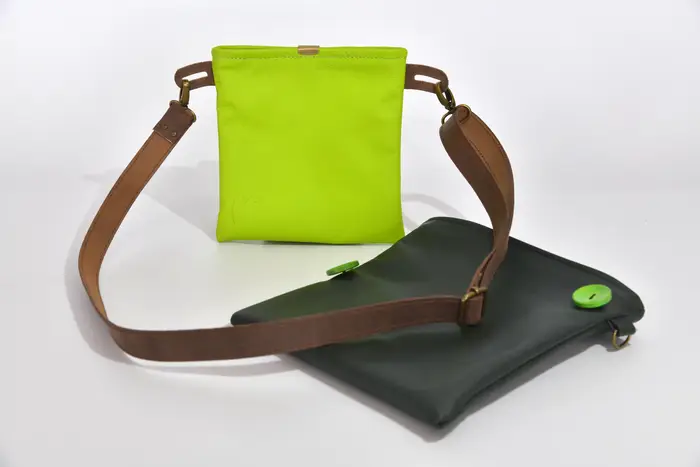 Ledertasche, Ben dia M aus neongrünem Nappa-Wasserbüffelleder und dunkelgrünem Nappaleder, Unikat, hergestellt auf La Palma, Kanarische Inseln, Spanien, Europa