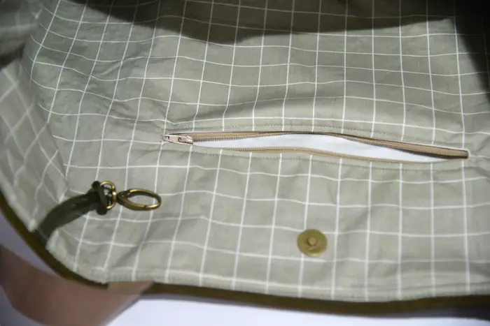 Ledertasche, Sarah M aus geschliffenem Nubuk-Wasserbüffelleder in olivgrün, Unikat, hergestellt auf La Palma, Kanarische Inseln, Spanien, Europa