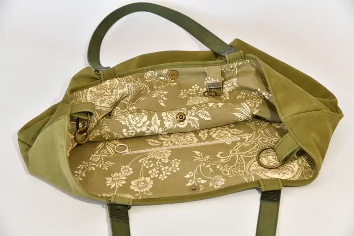 bolso de cuero, Sarah playa L en cuero nobuk de vaca fino y suave en verde oliva, pieza única, fabricada en La Palma, Islas Canarias, España, Europa