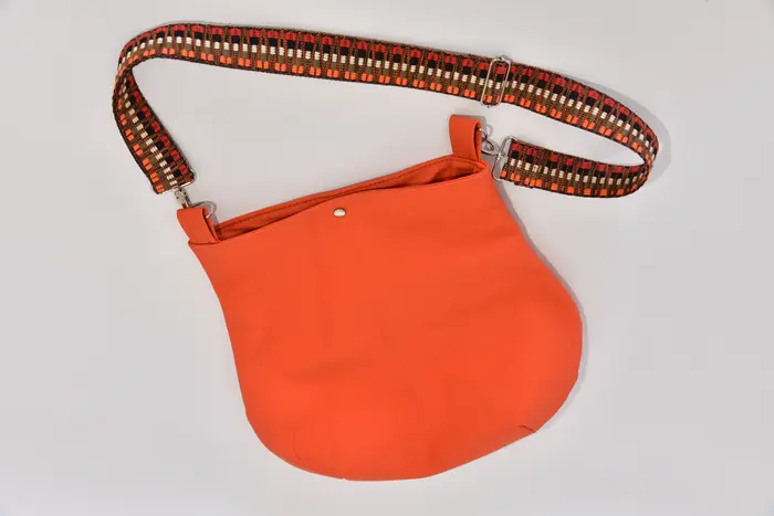 bolso de cuero, Iris M de piel napa de búfalo de agua naranja, pieza única, fabricada en La Palma, Islas Canarias, España, Europa